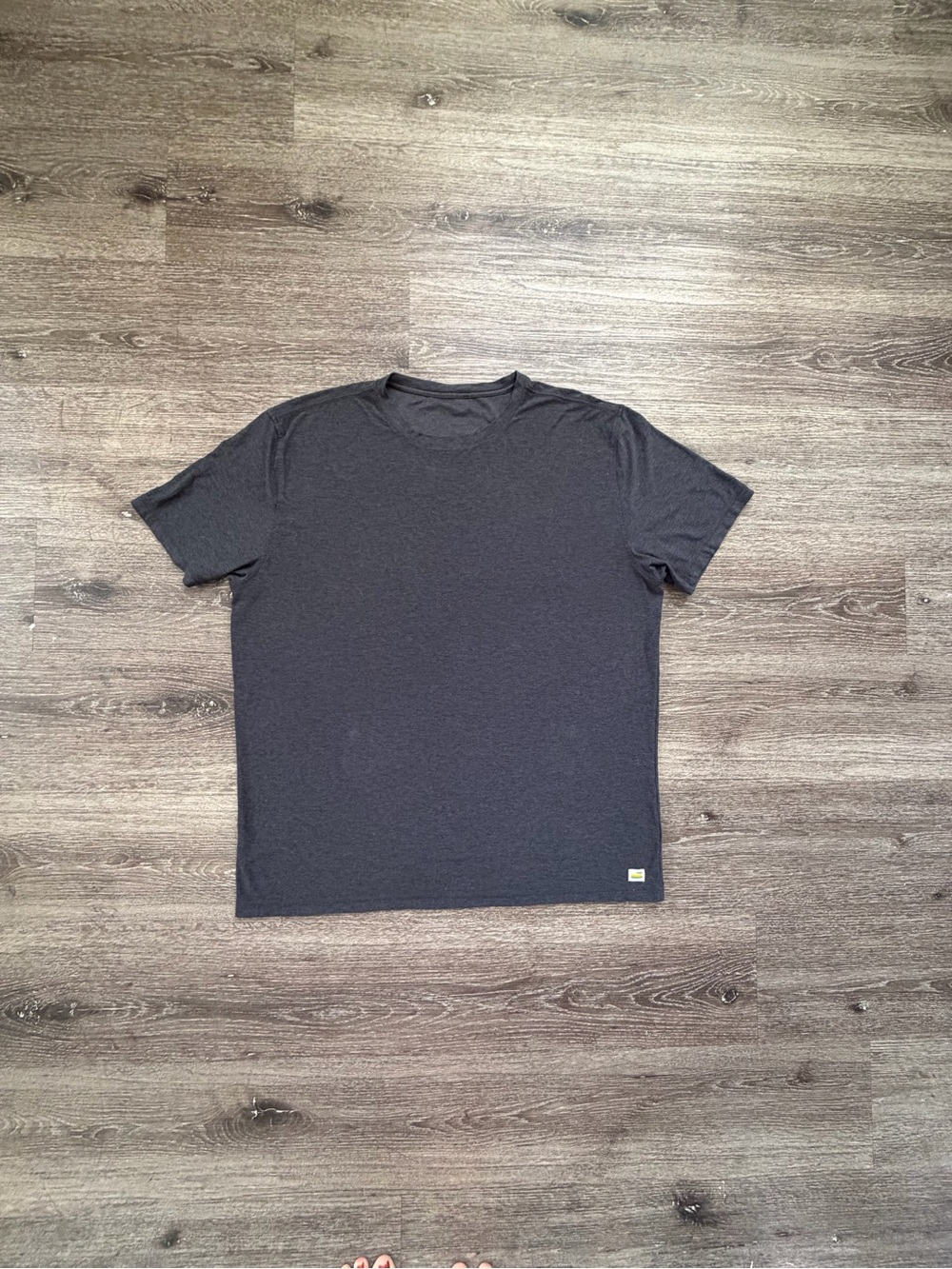 Vuori Men's Short Sleeve Crew Tee - Charcoal